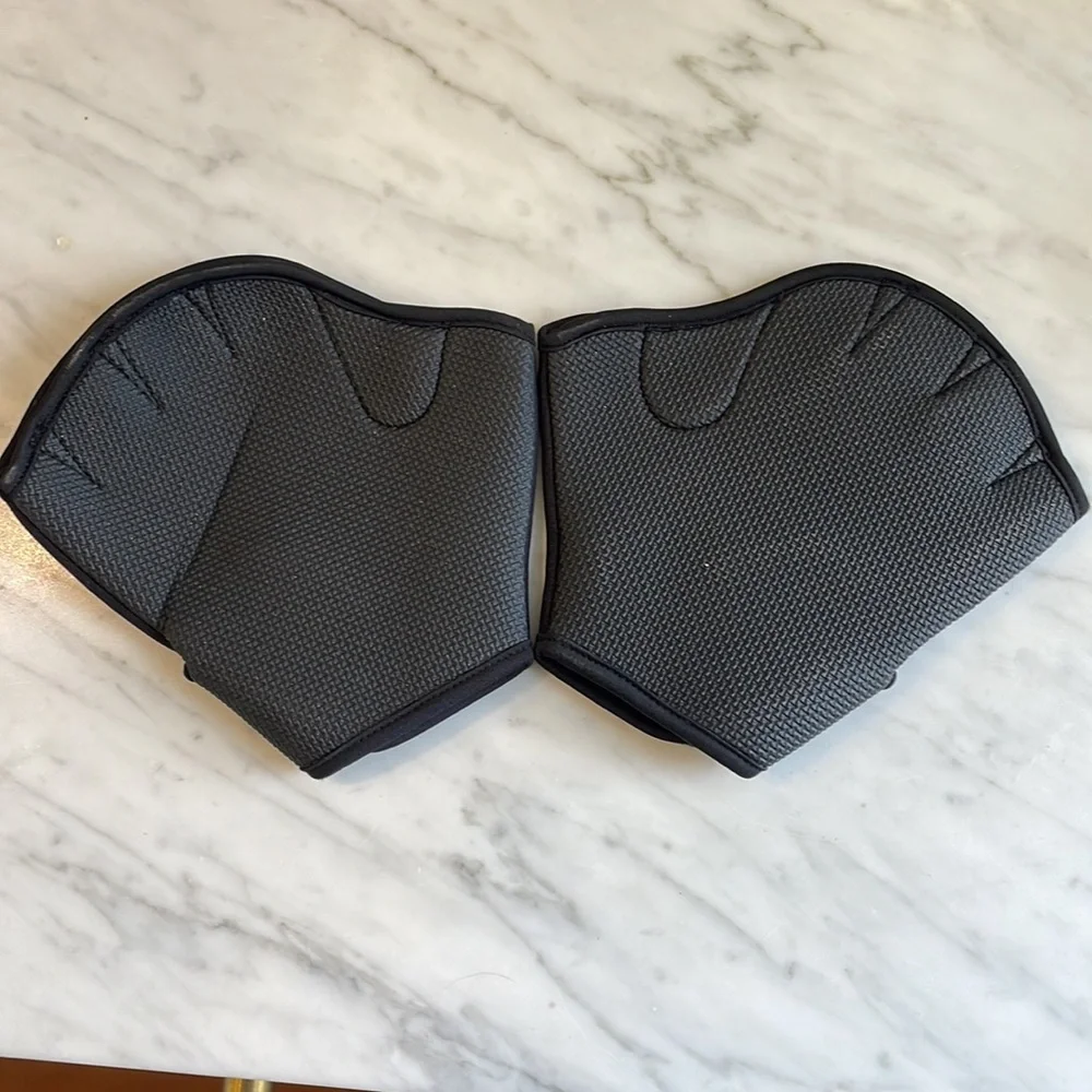 TYR Aquatic Fitness Resistance Gloves Black Webbed Neoprene Size Small - Picture 4 of 6